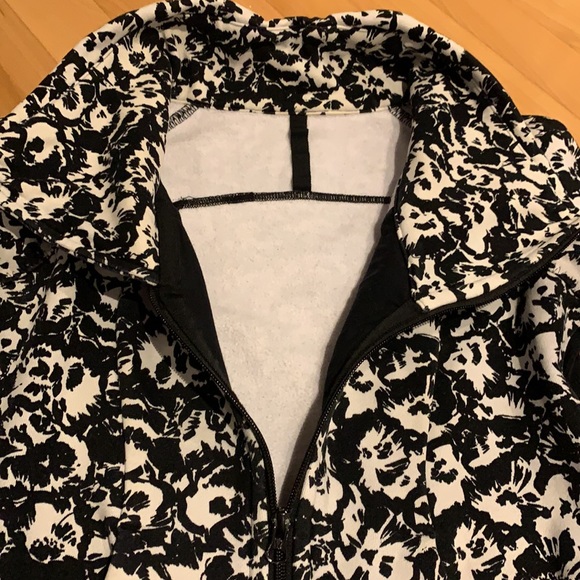 🌟HP🌟VEUC Lululemon Cozy Cuddle Up Jacket Fleur Sombre White & Black - size 8 - Picture 10 of 17